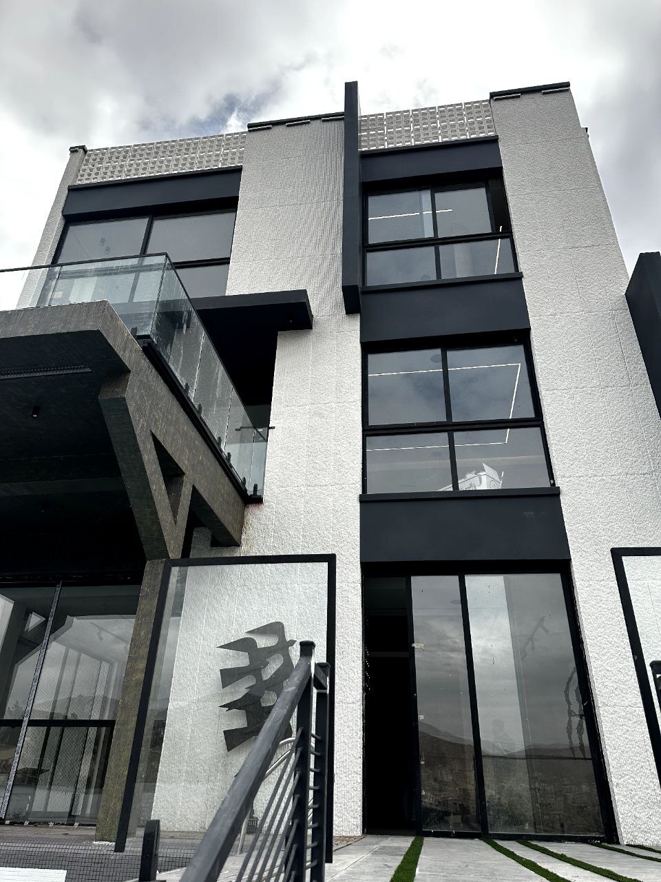 بتن اکسپوز شیاردار تیشه ایی